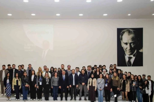 Başkan G&uuml;ler, gen&ccedil;lerle tecr&uuml;belerini paylaştı

