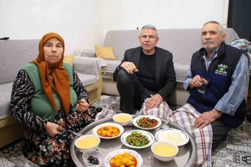Başkan G&uuml;ler, iftarlarda vatandaşlarla buluşuyor
