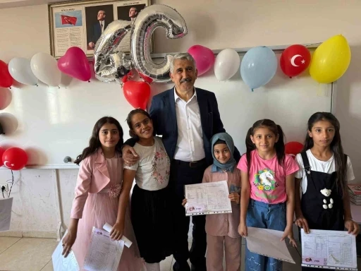 Başkan Halla&ccedil;&rsquo;tan karne alan &ouml;ğrencilere tebrik ve yaz tatili mesajı
