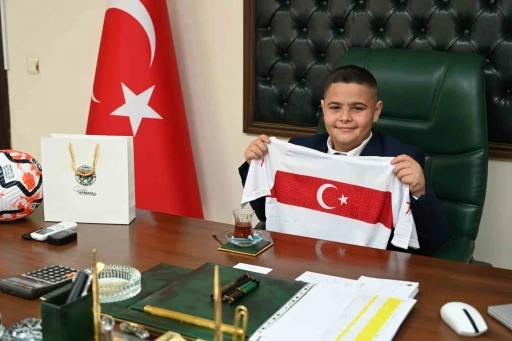 Başkan Hamamcı, 23 Nisan&rsquo;da makamını &rsquo;K&uuml;&ccedil;&uuml;k Başkan&rsquo;a devretti
