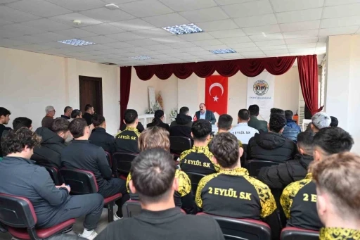 Başkan Hamamcı sporcularla buluştu
