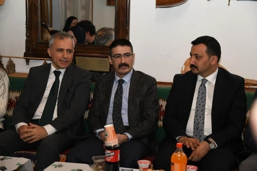 Başkan İbrahim &Ccedil;enet, &ouml;ğrencilerle iftarda buluştu
