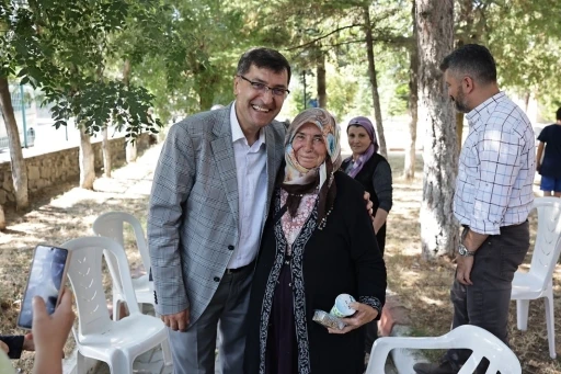 Başkan Kahveci, Akçaalan’da birlik ve beraberlik yemeğine katıldı
