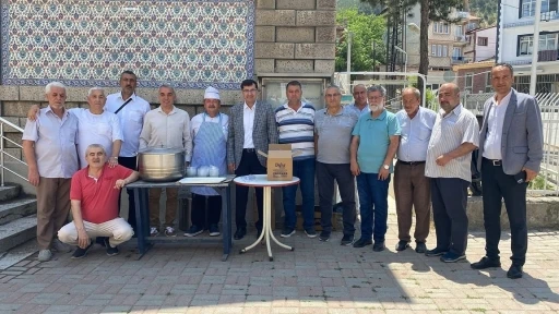 Başkan Kahveci, İstiklal Mahallesi’ndeki aşure etkinliğine katıldı
