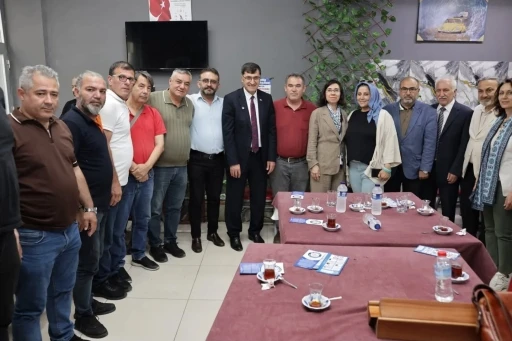 Başkan Kahveci, Uşak&rsquo;taki K&uuml;tahyalılarla bir araya geldi
