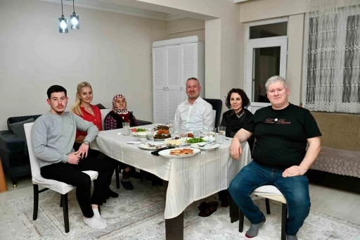 Başkan Karabatı g&ouml;n&uuml;l sofrasında buluştu
