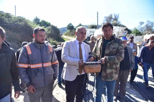 Başkan Kaya Arzular’a köprü için ilk betonu döktü
