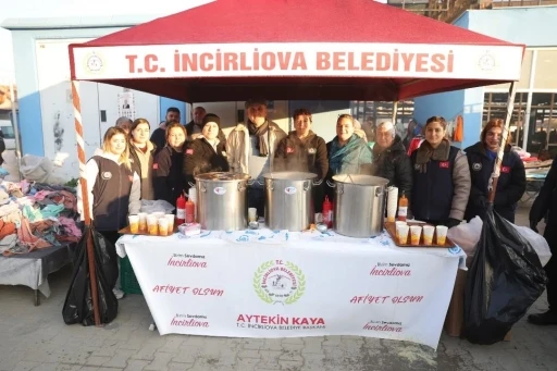 Başkan Kaya&rsquo;dan Acarlar Pazarı&rsquo;nda esnaf ve vatandaşlara sıcak &ccedil;orba
