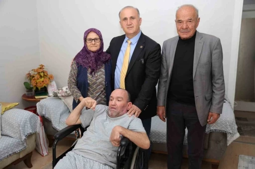 Başkan Kaya engelli İskender&rsquo;in isteğini yerine getirdi
