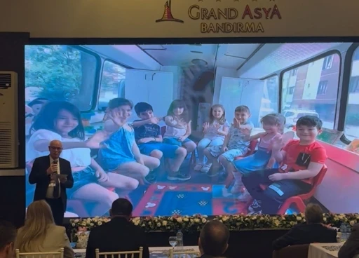 Başkan Kazım Kurt CHP’li belediye başkanlarına &quot;Gezici Oyunevi ve Kreş&quot; projelerini anlattı
