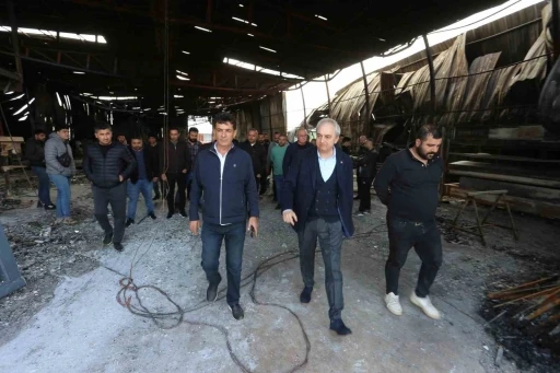 Başkan Kocagöz, yangında iş yerleri zarar gören esnafla görüştü
