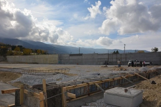 Başkan Kumral devam eden sosyal tesis ve spor sahası projelerini yerinde inceledi
