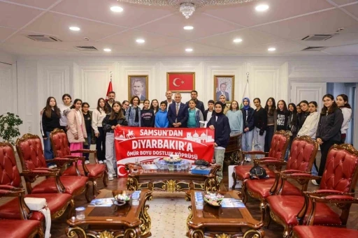 Başkan Kurnaz, Diyarbakırlı &ouml;ğrencileri ağırladı
