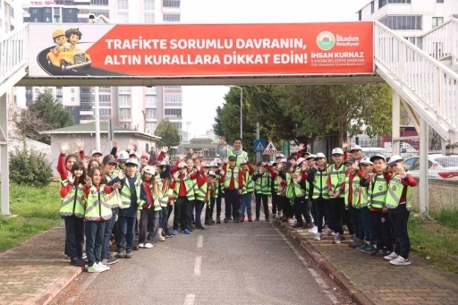 Başkan Kurnaz: "&Ccedil;ocuklarımız trafik eğitim pistinde kuralları eğlenerek &ouml;ğreniyor"

