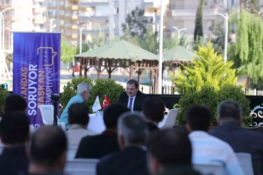 Başkan Mehmet Canpolat, alana masa kurup vatandaşı dinledi
