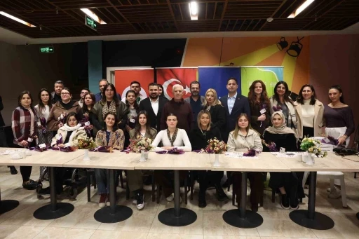 Başkan Mustafa Bozbey, gen&ccedil;lere sahur yaptı
