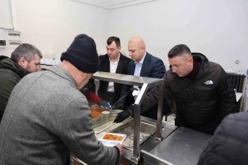 Başkan &Ouml;nal, iftar sofrasında vatandaşlarla buluştu
