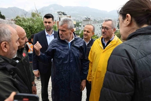 Başkan &Ouml;nt&uuml;rk, yağıştan etkilenen b&ouml;lgelerde incelemelerde bulundu
