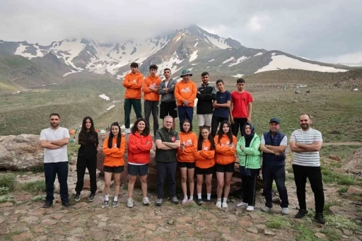 Başkan &Ouml;zdoğan, Erciyes&rsquo;te dağcılarla zirve heyecanını paylaştı

