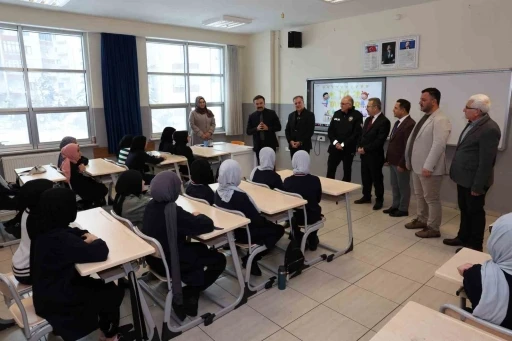 Başkan &Ouml;zdoğan, &ouml;ğrencilerin karne heyecanına ortak oldu
