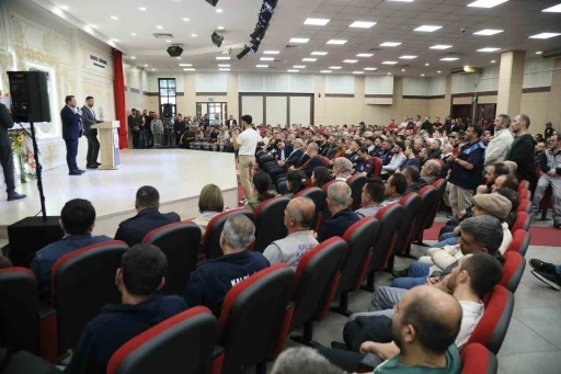 Başkan &Ouml;ztekin personelle bayram sevincini paylaştı
