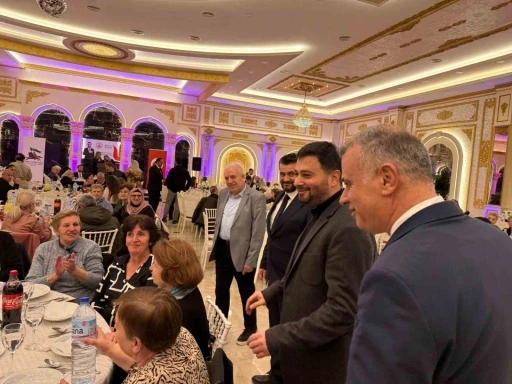 Başkan &Ouml;ztekin Prizren&rsquo;de Rumeli T&uuml;rkleriyle aynı sofrayı paylaştı
