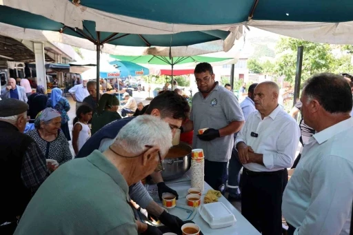 Başkan &Ouml;zt&uuml;rk kapalı pazar yerinde esnaf ve vatandaşlarla buluştu
