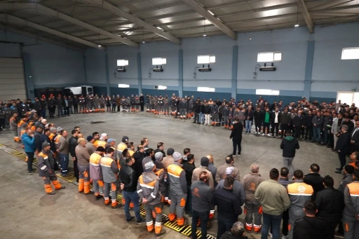Başkan Palancıoğlu g&uuml;ne mesai arkadaşlarıyla bayramlaşarak başladı
