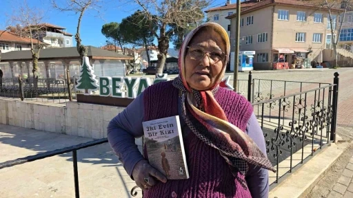 Başkan P&uuml;t&uuml;n&rsquo;den kitap yazan eşine anlamlı s&uuml;rpriz
