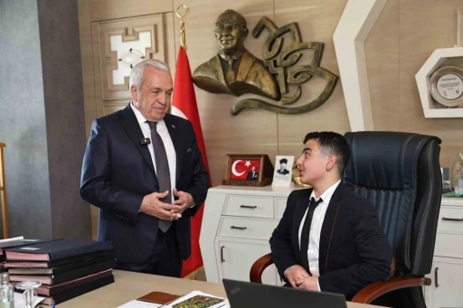 Başkan Şadi Özdemir makamını çocuklara devretti
