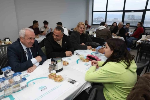 Başkan Şadi &Ouml;zdemir, vatandaşlarla iftarda buluştu
