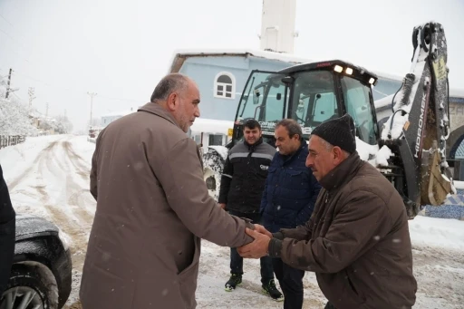 Başkan Sandık&ccedil;ı: "Karla m&uuml;cadele &ccedil;alışmalarına aralıksız devam ediyoruz"
