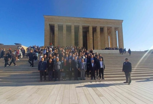 Başkan Saruhan yönetimiyle birlikte Başöğretmenin huzuruna çıktı
