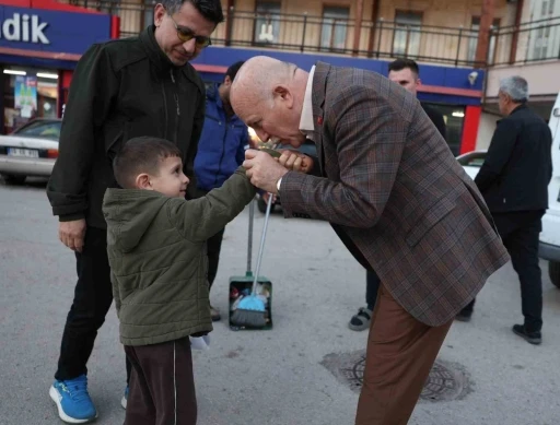 Başkan Sekmen; "En b&uuml;y&uuml;k mutluluğumuz hemşehrilerimizin duasını almak"
