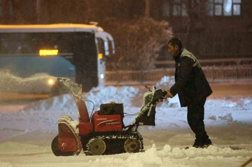 Başkan Sekmen; "Kar timleriyle sahadayız"
