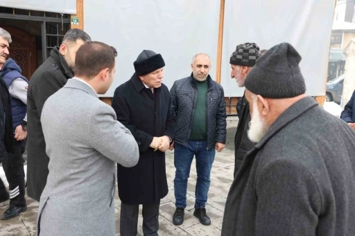 Başkan Sekmen: "Vatandaşımızın sıcak sohbetleri bizim i&ccedil;in paha bi&ccedil;ilemez"
