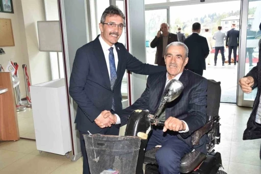 Başkan Şenol Dinç, vatandaşla bayramlaştı
