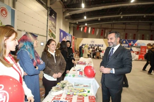 Başkan Şerifoğulları, AileFest’te ailelerle buluştu; genç çiftin nikahını kıydı
