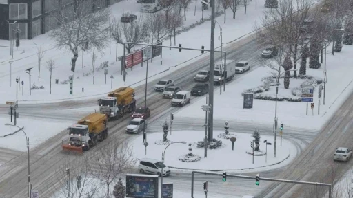 Başkan Şerifoğulları, karla m&uuml;cadele &ccedil;alışmalarını yerinde inceledi
