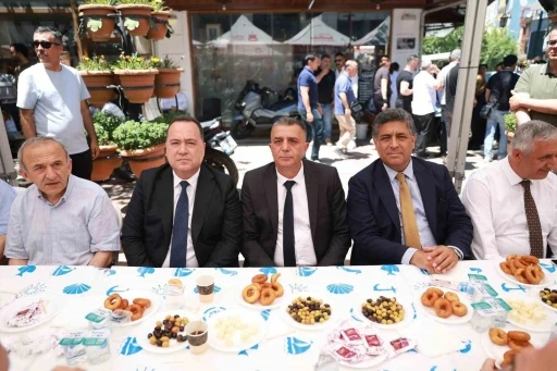 Başkan Şimşek, annesi i&ccedil;in d&uuml;zenlediği hayır programında taziyeleri kabul etti
