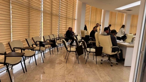 Başkan Subaşı Meclise katılmayınca bazı başkan yardımcılıları ve birim m&uuml;d&uuml;rleri koltukları boş kaldı
