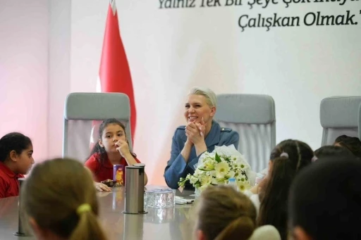 Başkan Subaşı&rsquo;nı ziyaret eden minikler, belediyenin y&uuml;r&uuml;tt&uuml;ğ&uuml; &ccedil;alışmalar hakkında bilgi aldı
