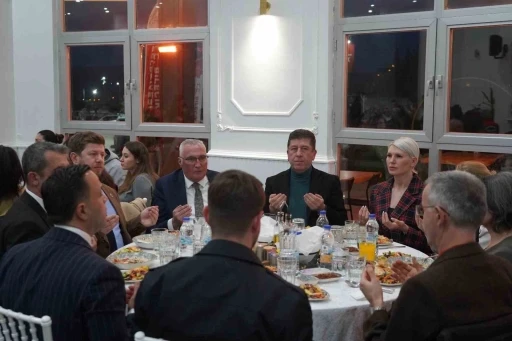 Başkan Subaşı STK temsilci ve &uuml;yelerini iftarda ağırladı
