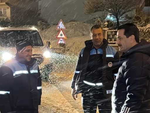 Başkan Taşkın gece boyu kar mesaisini sahada takip etti

