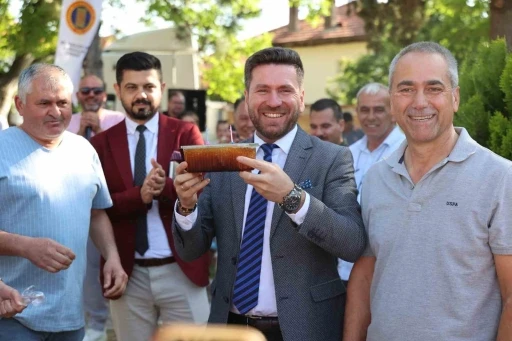 Başkan Tatık’a kar helvalı sürpriz doğum günü kutlaması

