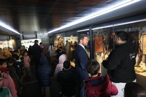 Başkan Tatık, &Ccedil;anakkale Savaşları Mobil M&uuml;zesinde vatandaşlarla bir araya geldi
