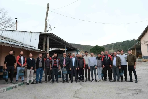 Başkan Tayır, belediye personeliyle bayramlaştı
