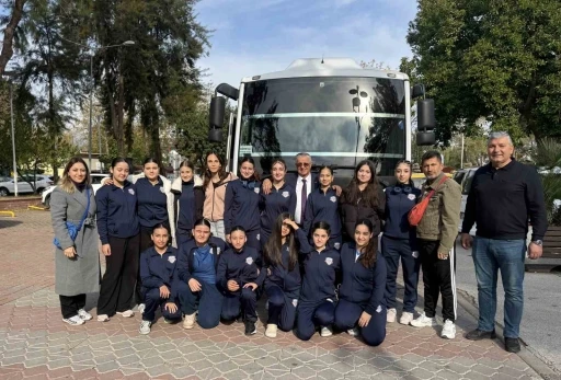 Başkan Topaloğlu&rsquo;ndan voleybolculara moral desteği
