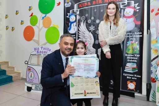 Başkan Toptaş&rsquo;a karne programında doğum g&uuml;n&uuml; s&uuml;rprizi
