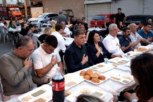 Başkan Tugay, Kınık&rsquo;ta muharrem lokmasını paylaştı

